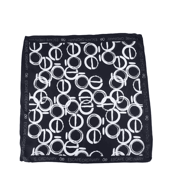 Bolsa Cloe Tote Con Mascada Color Negro