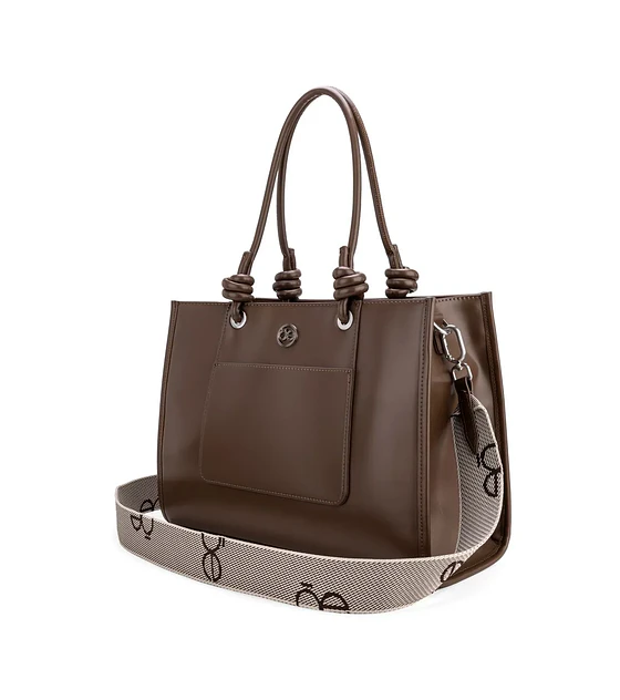 Bolsa Cloe Tote Grande Con Compartimento Frontal De Facil Acceso Color Cafe.