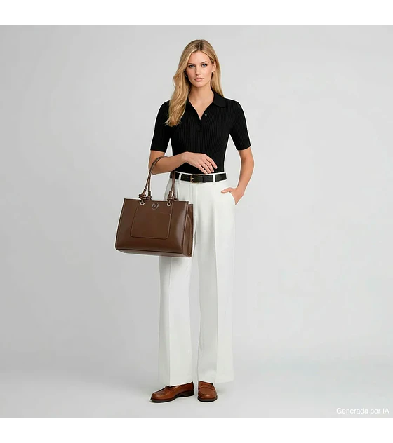 Bolsa Cloe Tote Grande Con Compartimento Frontal De Facil Acceso Color Cafe.