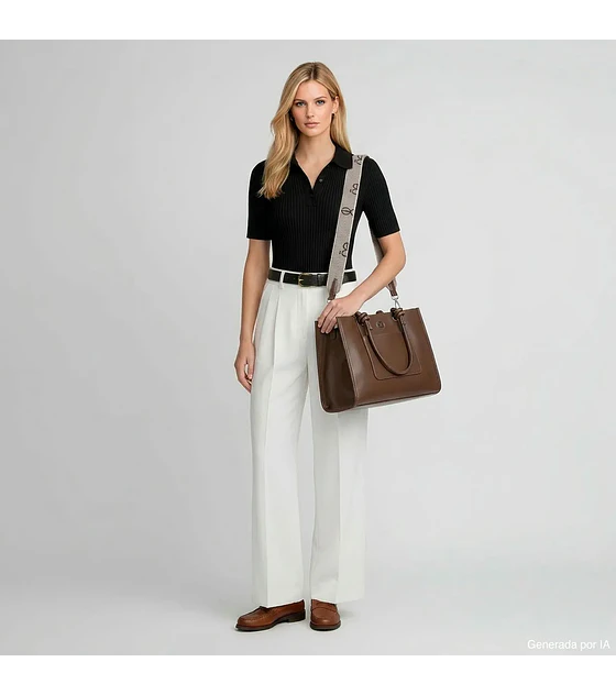Bolsa Cloe Tote Grande Con Compartimento Frontal De Facil Acceso Color Cafe.