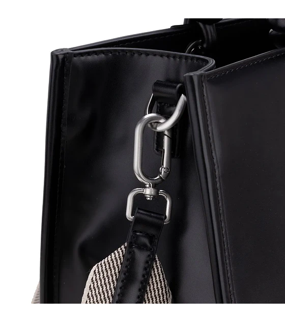 Bolsa Cloe  Tote Grande Con Compartimento Frontal De Facil Acceso Color Negro 