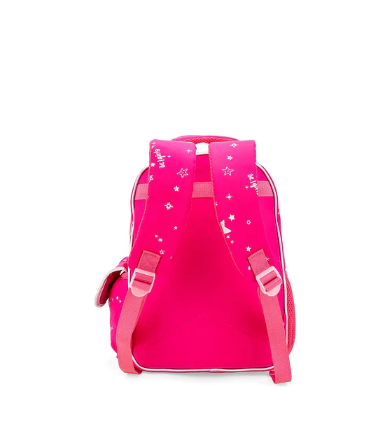 Backpack hecho con material textil. Cuenta con cierres de larga duración. Porta Ipad de 11 plg. Diseño de Oe Girls. Compartimentos frontales con cierre. Compartimentos laterales. Asas traseras ajustab
