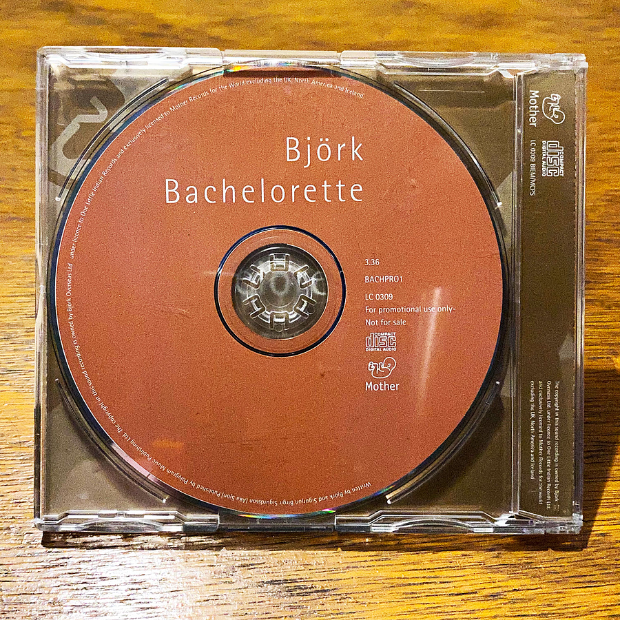 Björk - Bachelorette 2
