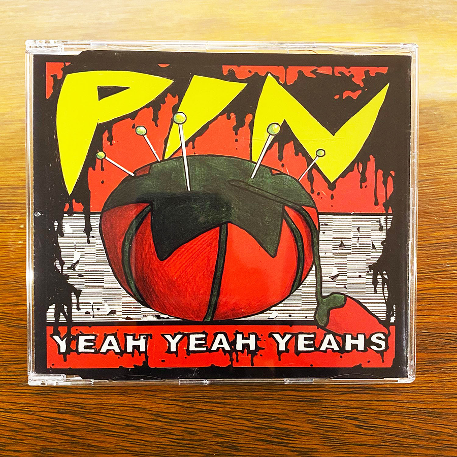Yeah Yeah Yeahs - Pin 1