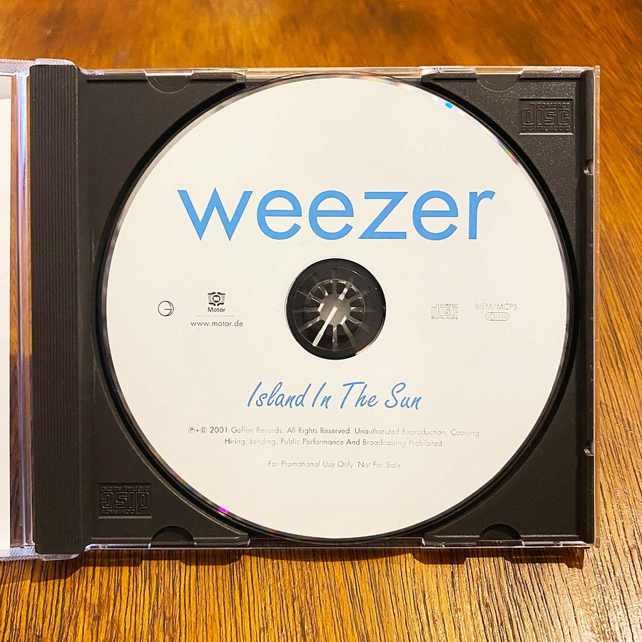 Weezer - Island In The Sun 3