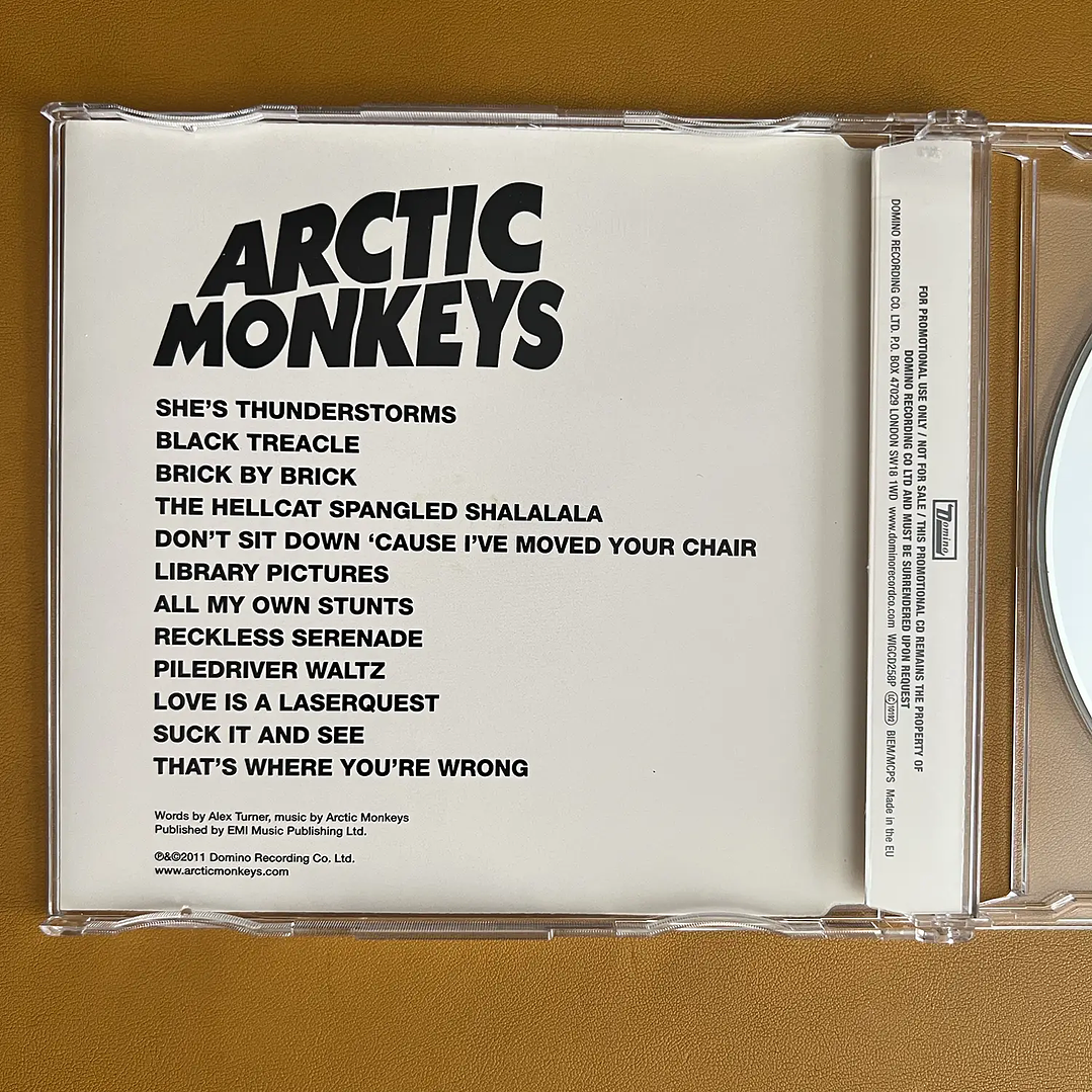 Arctic Monkeys - Suck It And See (Album, Promo) 3