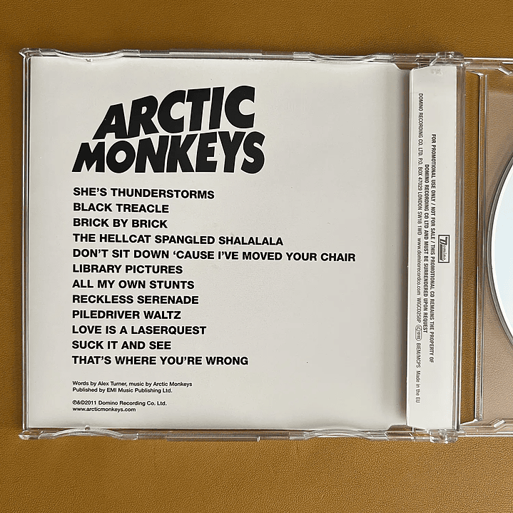 Arctic Monkeys - Suck It And See (Album, Promo) 3