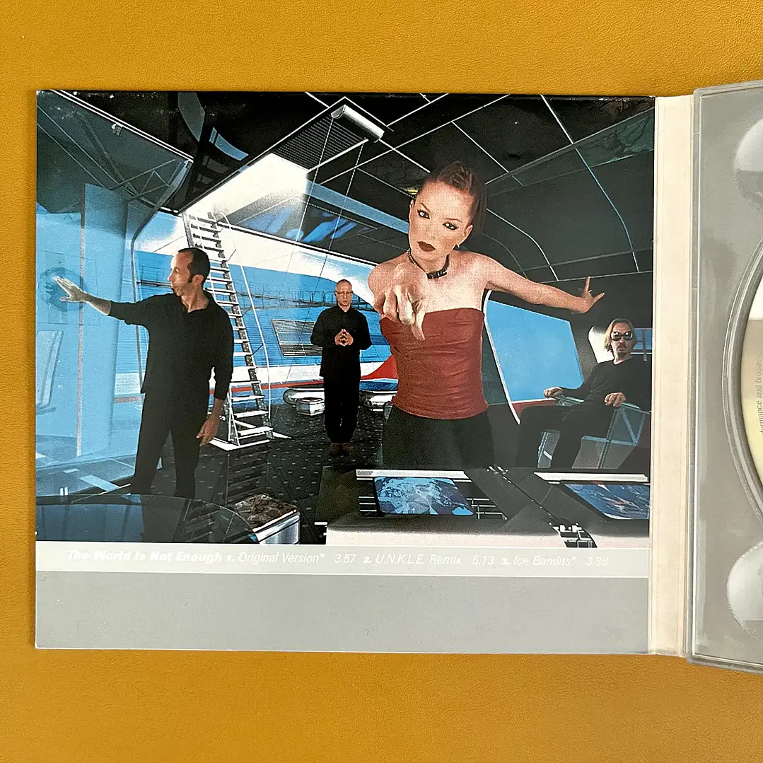 Garbage - The World Is Not Enough 4