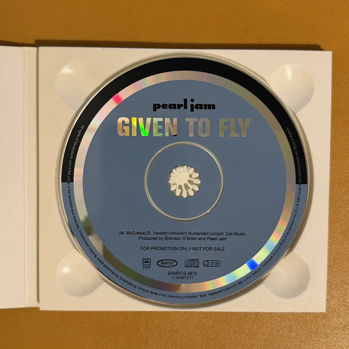 Pearl Jam - Given To Fly 3