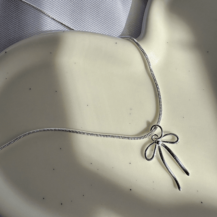 Cadena con colgante de lazo 1