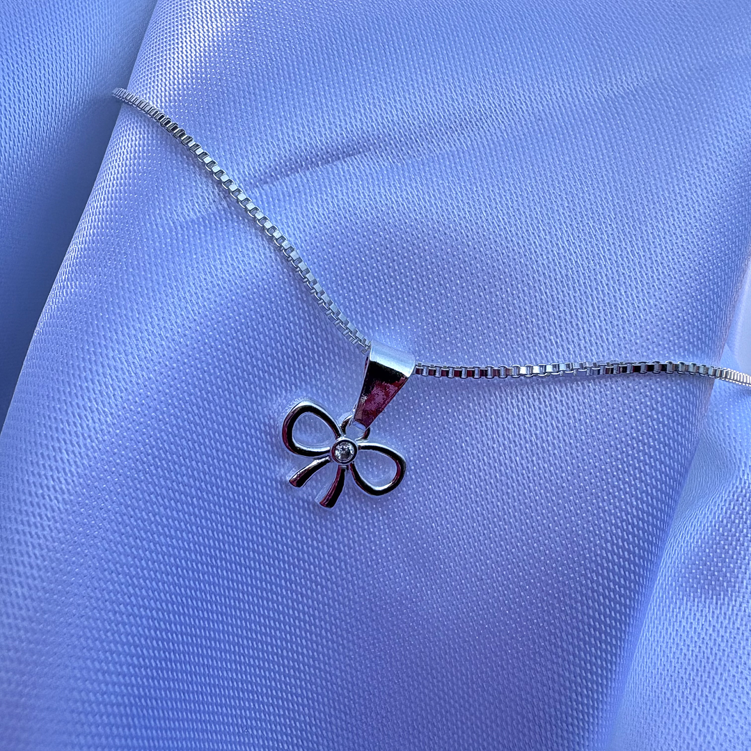 Cadena con colgante de lazo 1