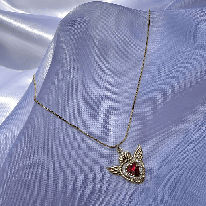 Cadena con corazon rojo con alas  2