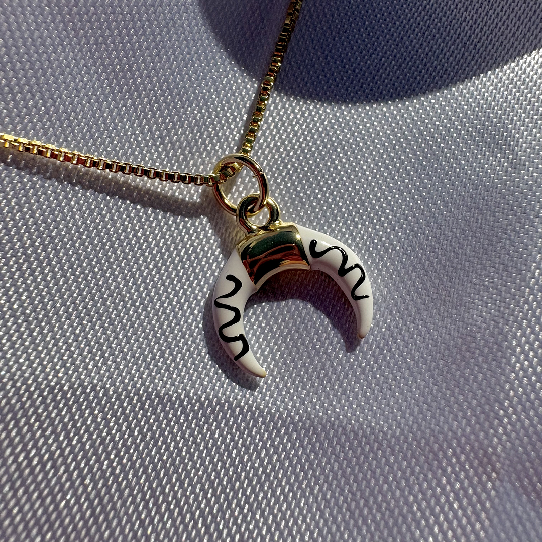 Cadena con luna invertida 1