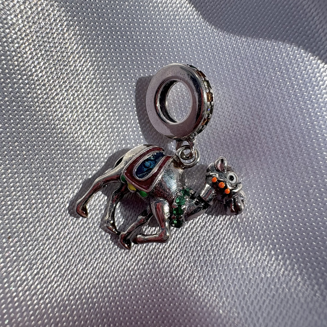 Charms Camello 2
