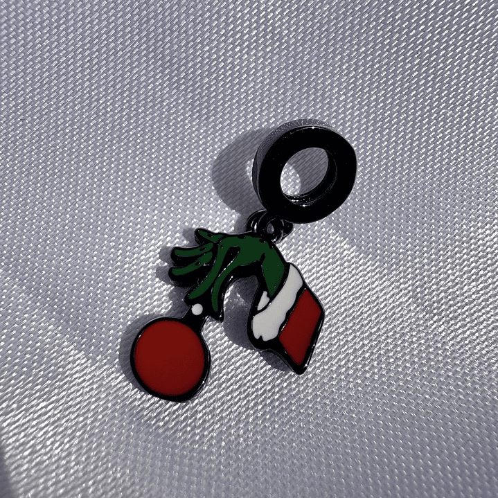 Charms Mano del Grinch 1