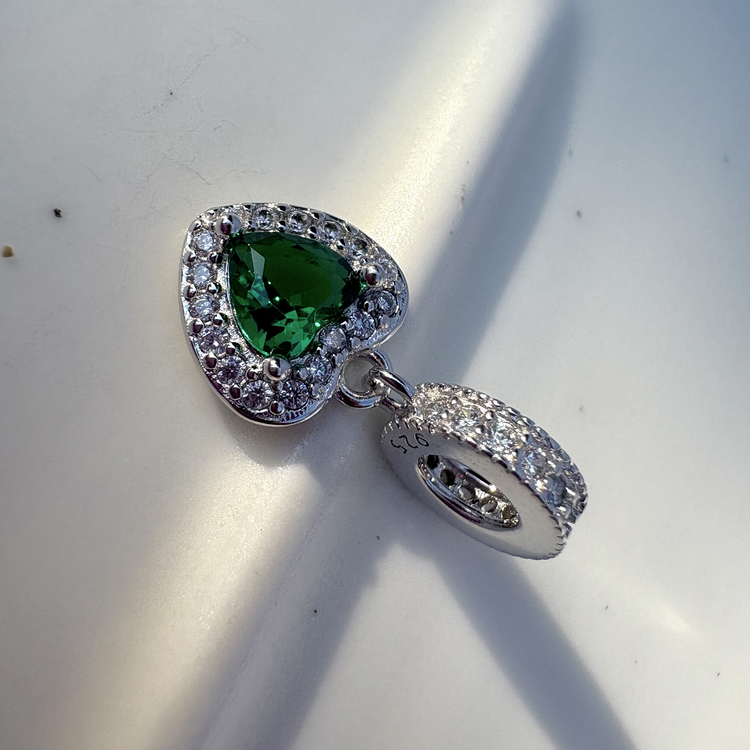 Charms corazón verde 2