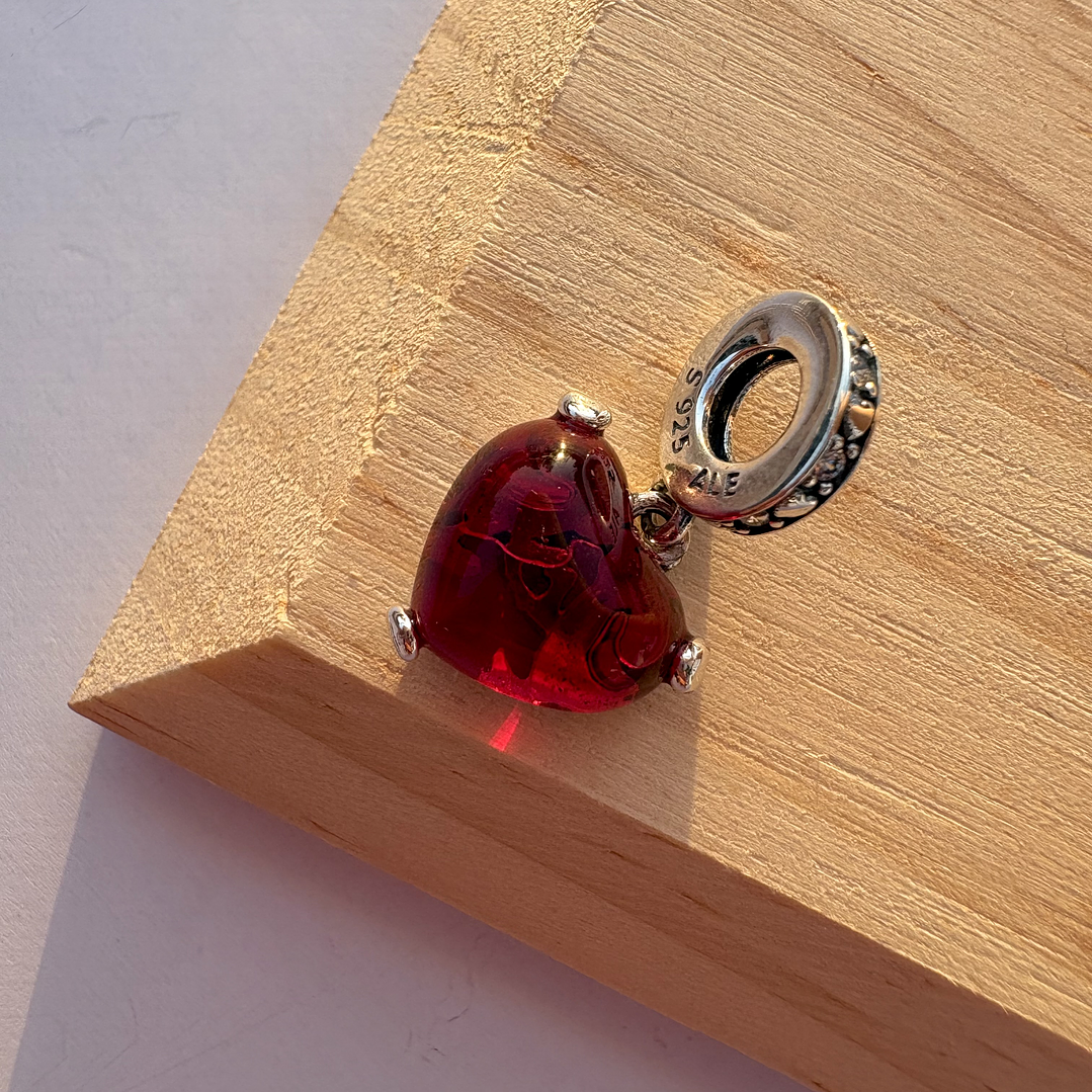 Charms corazón rojo 2