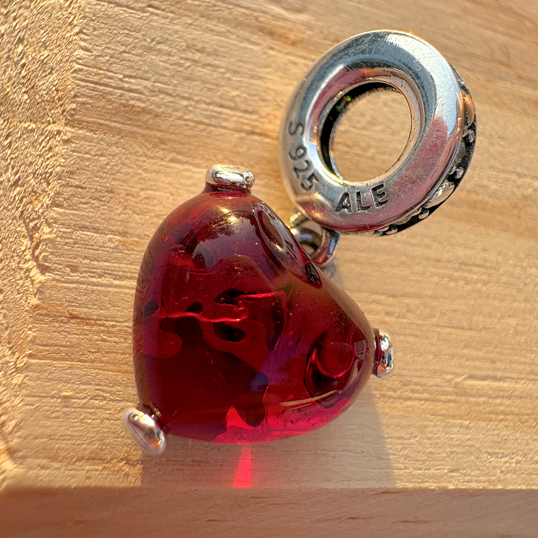 Charms corazón rojo 3