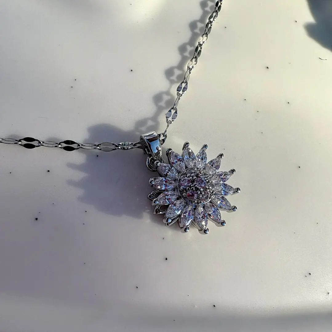 Cadena Flor gira brillo 1