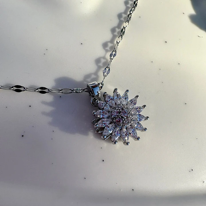 Cadena Flor gira brillo 1