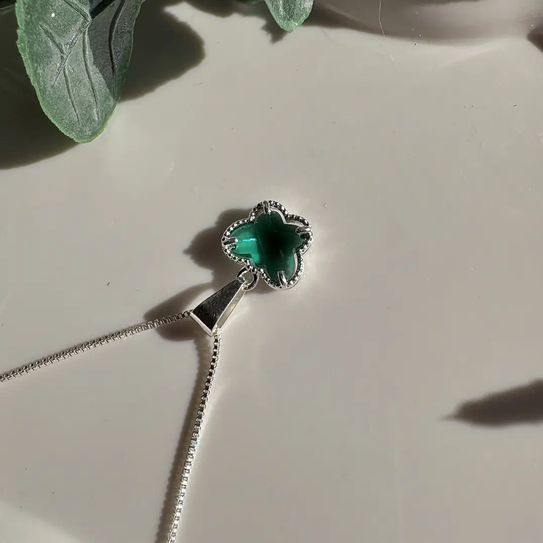 Cadena Mariposa Esmeralda Glow 2