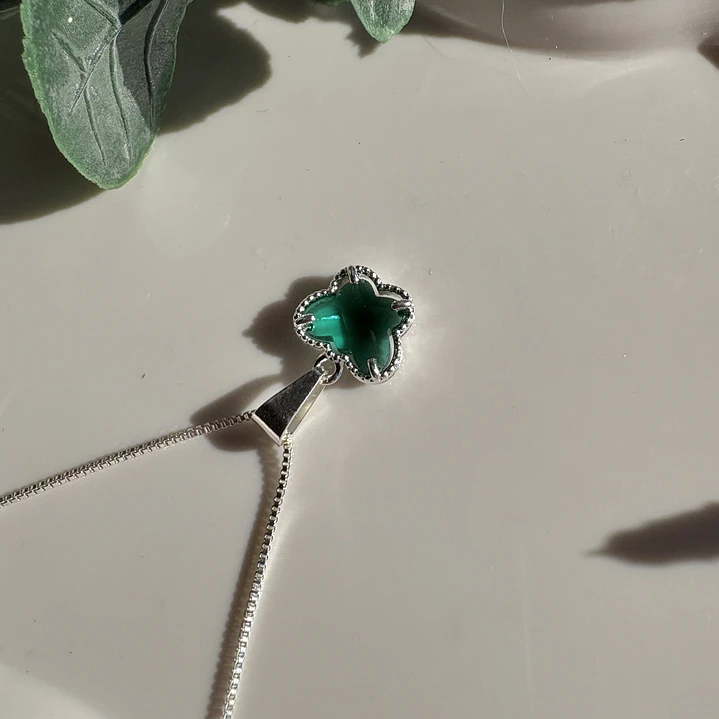 Cadena Mariposa Esmeralda Glow 2