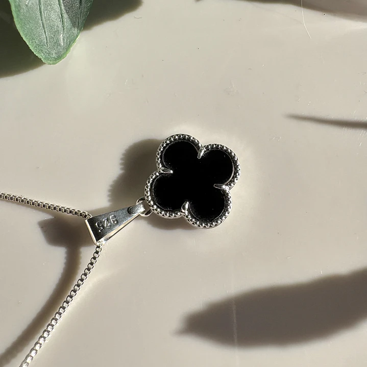 Cadena Flor Onyx Glow 1