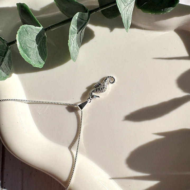 Cadena Caballito de Mar Glow 1