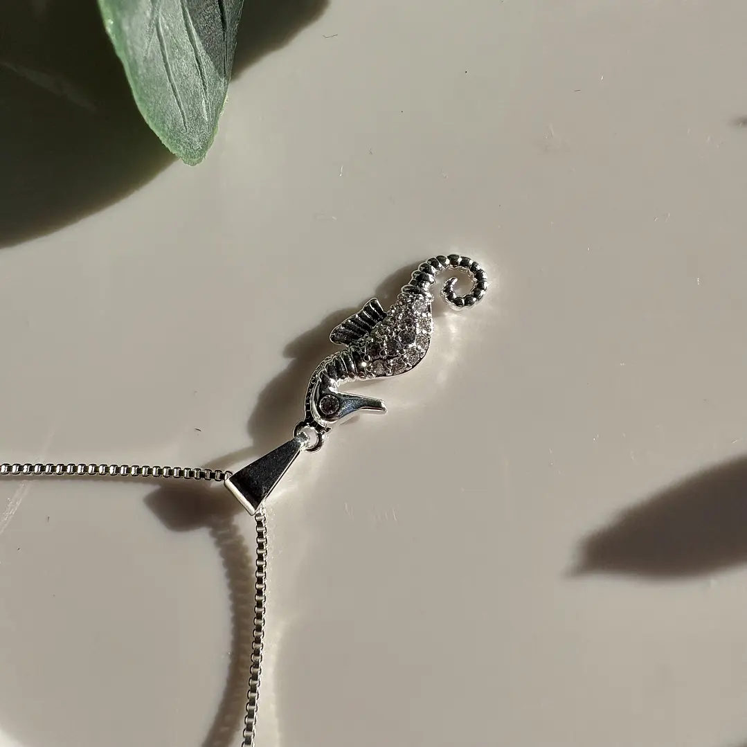 Cadena Caballito de Mar Glow 2