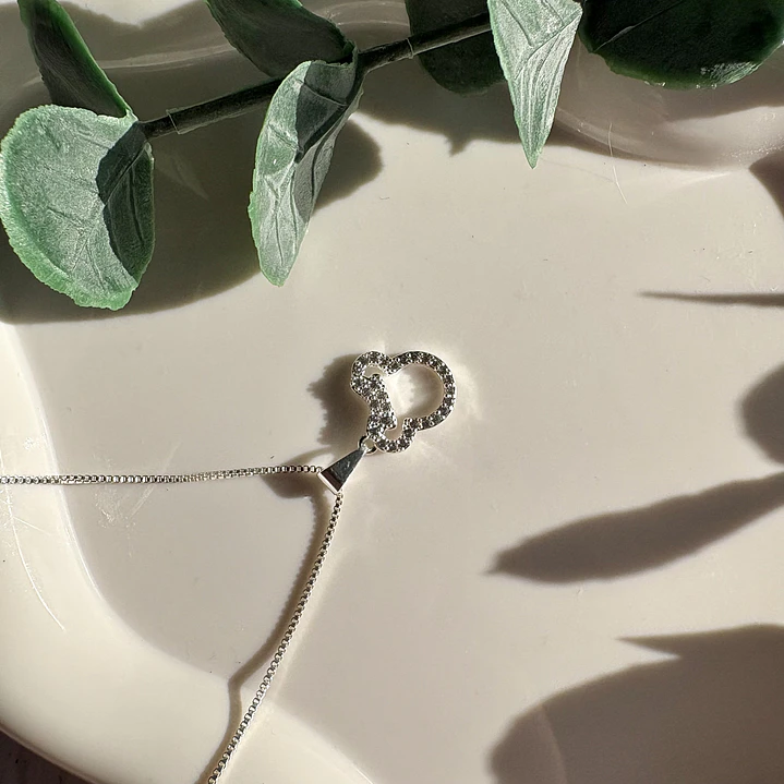 Cadena Minnie Glow 2