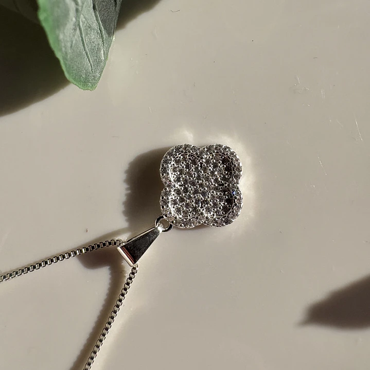 Cadena Flor Radiante Glow  1