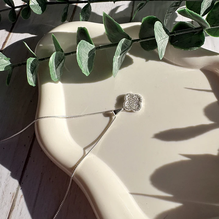 Cadena Flor Radiante Glow  3