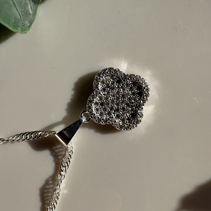 Cadena Flor Radiante Glow  4