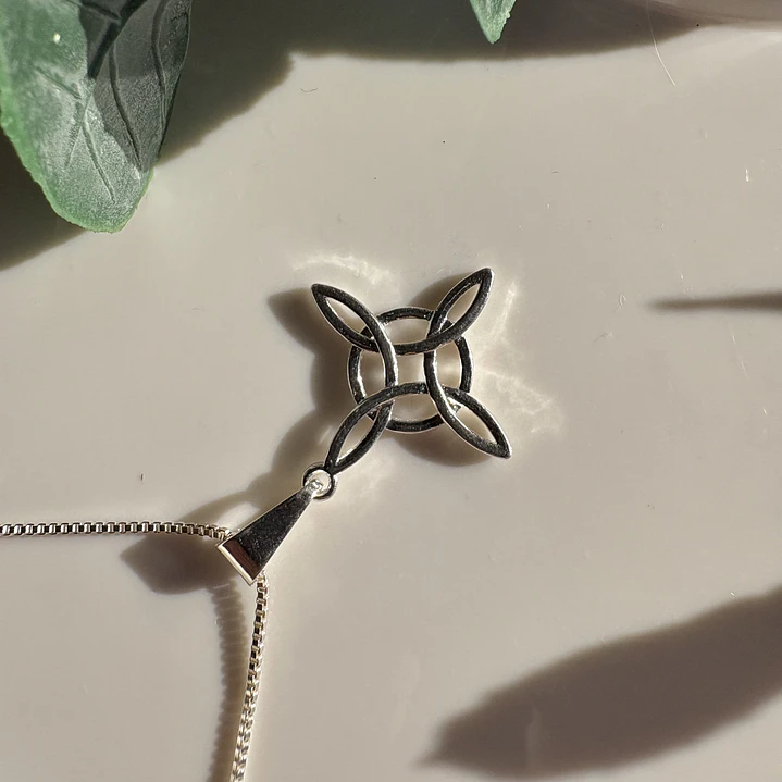 Cadena Nudo de Protección Esencial 1