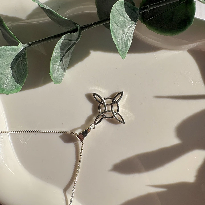 Cadena Nudo de Protección Esencial 2