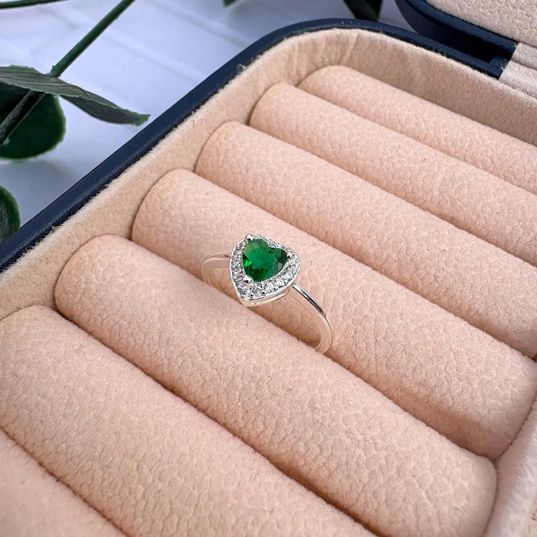 Anillo corazón Esmeralda  2