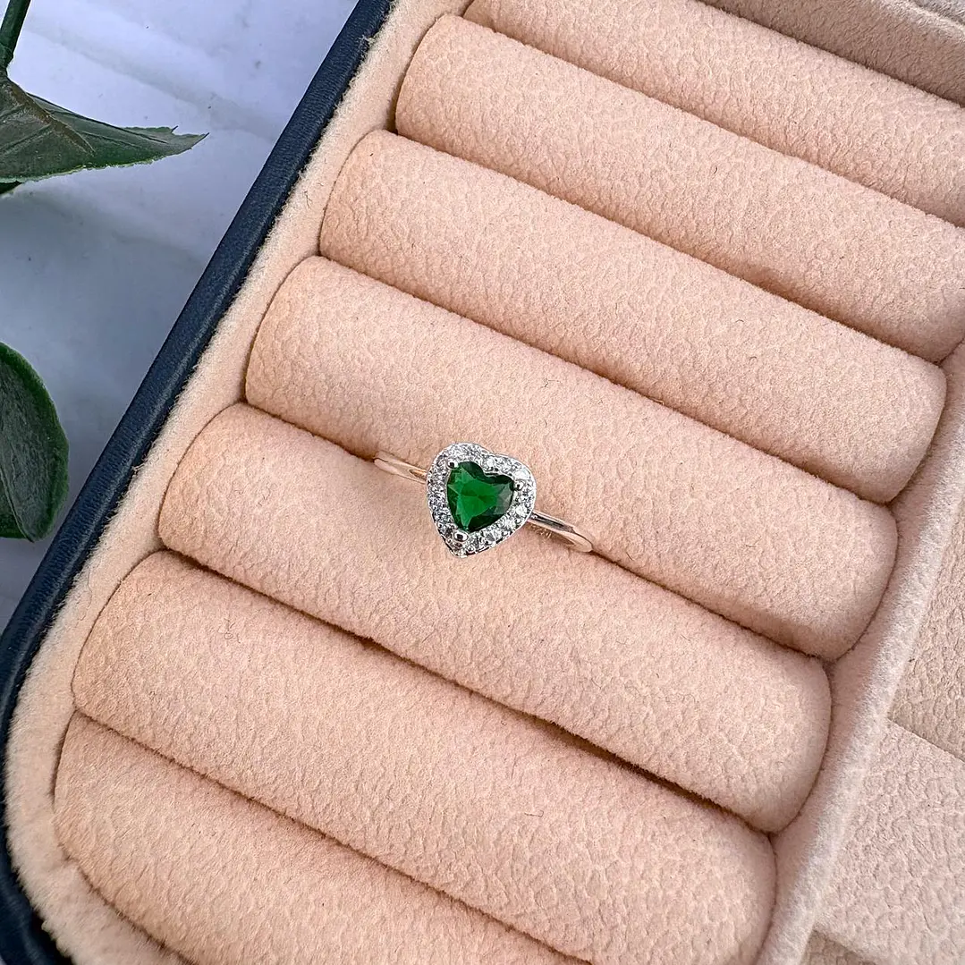 Anillo corazón Esmeralda  3
