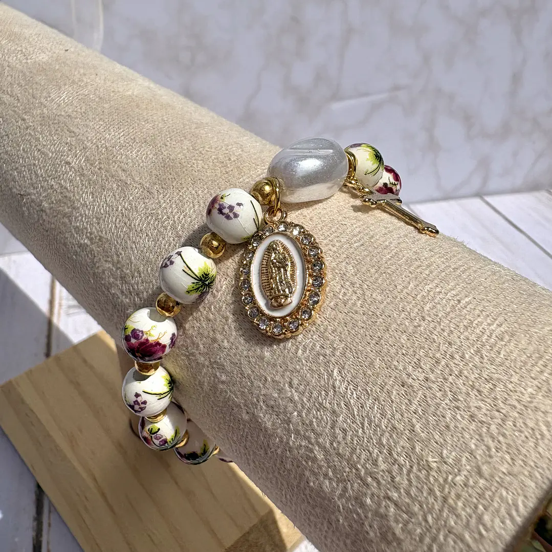 Pulsera Virgen de Guadalupe Floral 11