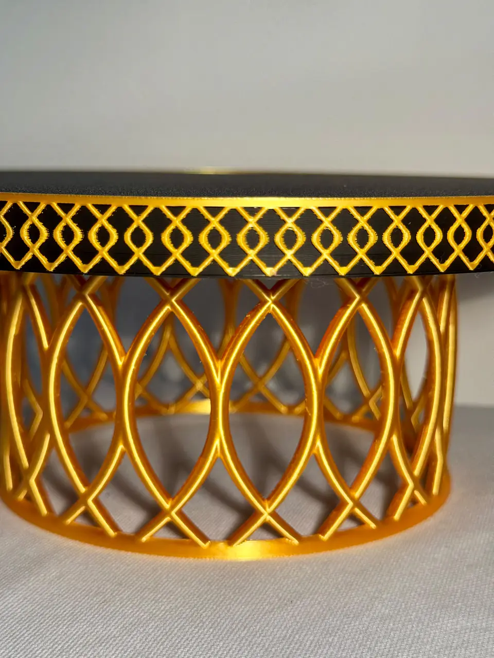 Base alta para Bolos Luxury com Aro Rendilhado – Dourado e Preto 3