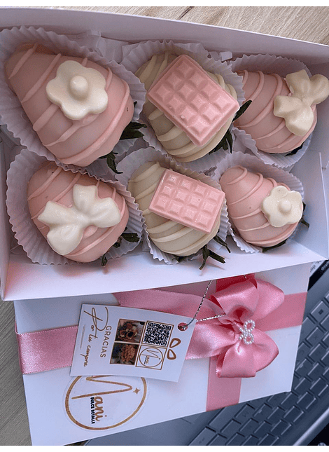 Caja de 6 fresas con chocolate