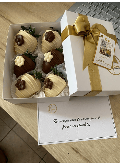 Caja de 6 fresas con chocolate