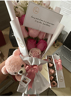 Combo Ramo de rosa con mini peluche más caja de fresas con chocolate 