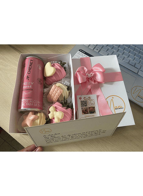Caja de fresas con chocolate más  JP. Chenet