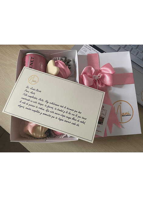 Caja de fresas con chocolate más  JP. Chenet