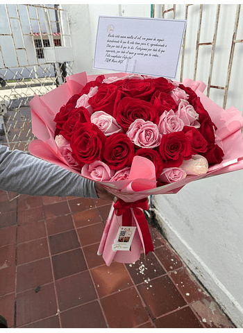 Buchón de rosas rosas con rosadas  48 /50 rosas 