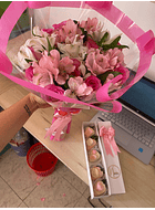 Combo Ramo de rosa más caja de fresas con chocolate 