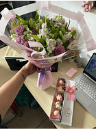 Combo Ramo de rosa más caja de fresas con chocolate 