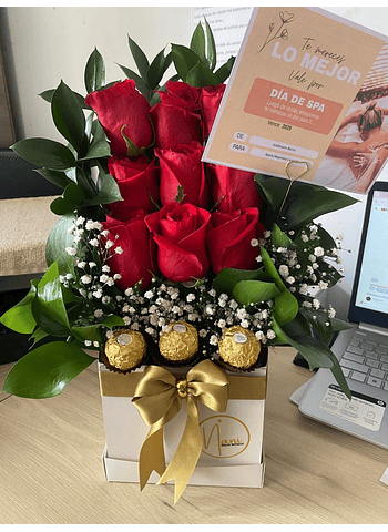 Caja cubo con rosas y chocolate ferrero