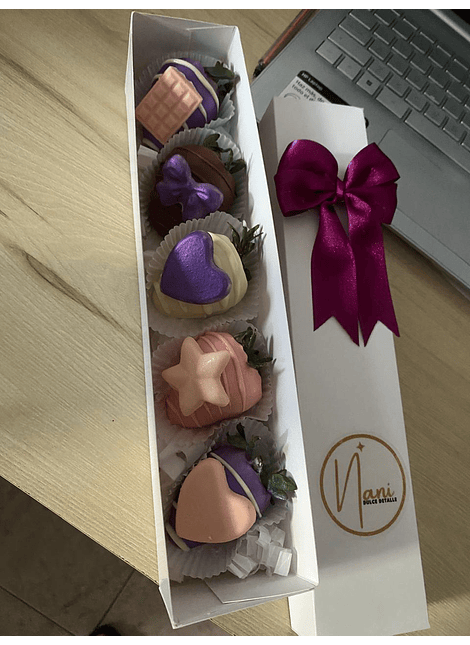 Caja de 5 fresas con chocolate 