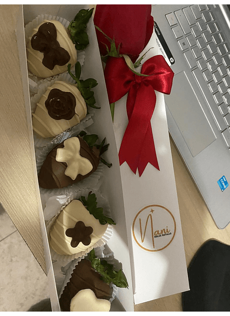 Caja de 5 fresas con chocolate 